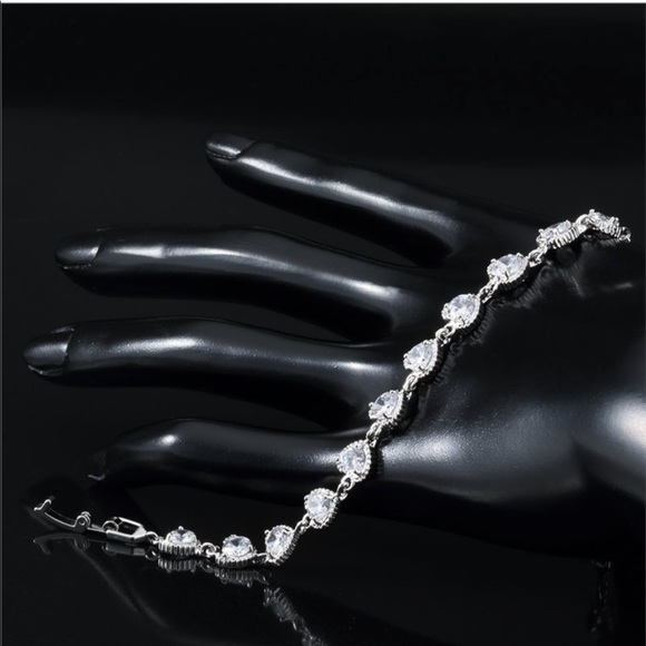 HEARTS BRACELET - Picture 4 of 7